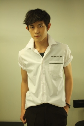 组图:獒犬加盟九把刀导演新作 出演叛逆高中生