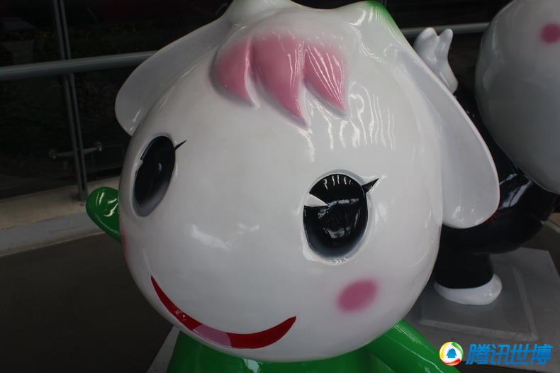 高清:广州亚运会吉祥物乐羊羊欢喜亮相世博