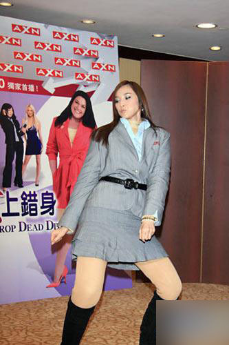 <em>偷看美女</em>裙下风光