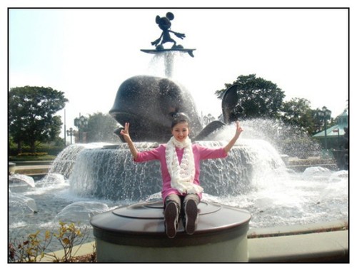 西安女孩景甜生活照招牌动作\剪刀手\(图)