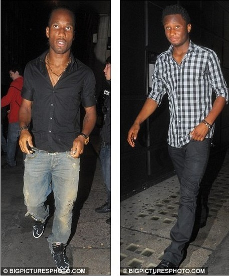 阿科尔携<em>德罗巴</em>夜总会狂欢 偶遇歌星绯闻<em>女友</em>