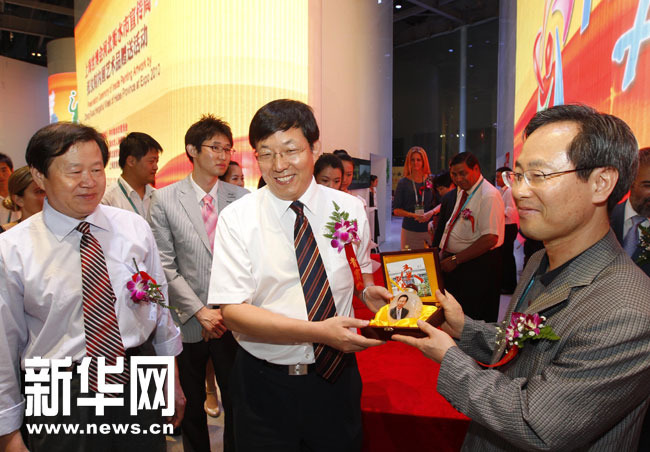 高清:衡水内画艺术品献礼上海世博会