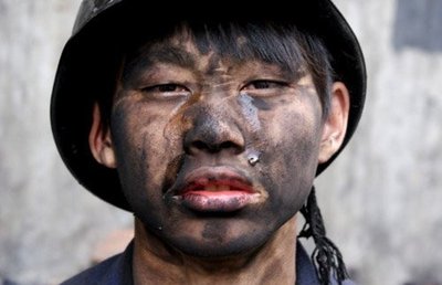 17岁少年为攒钱给母亲治病辍学挖煤(组图 傅晓云 傅晓云
