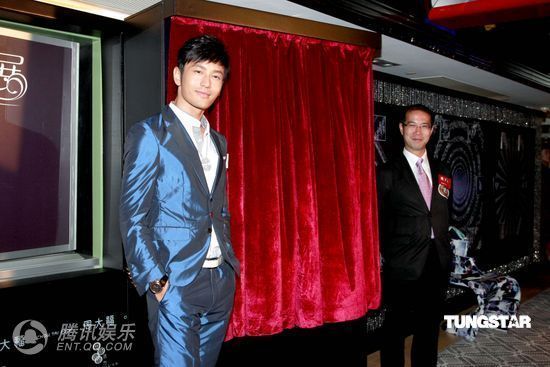 黄晓明佩戴钻饰代言 否认在街上指责女友【图】