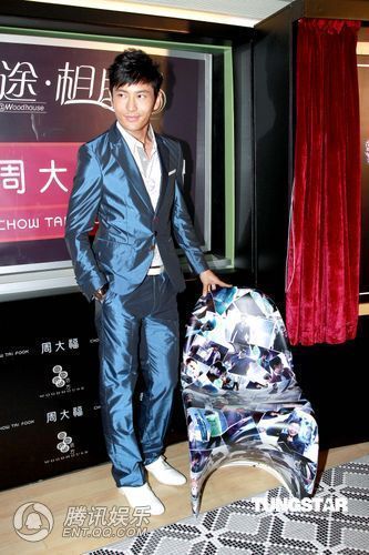 黄晓明佩戴钻饰代言 否认在街上指责女友【图】