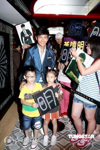 黄晓明佩戴钻饰代言 否认在街上指责女友【图】