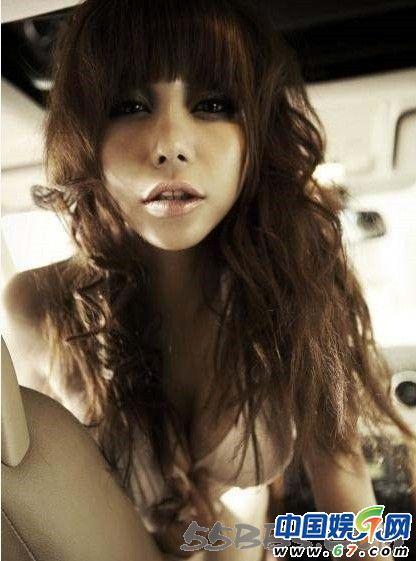 组图:拜金女马诺再度出山 拍摄新写真大胆出位