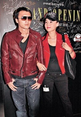 张柏芝谢霆锋甜蜜亮相 lucas持玩具剑抢风头【图】