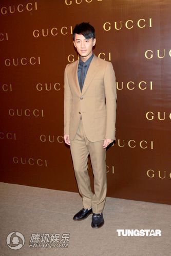 刘嘉玲黑色露背礼裙现身 郭富城略显臃肿【图】