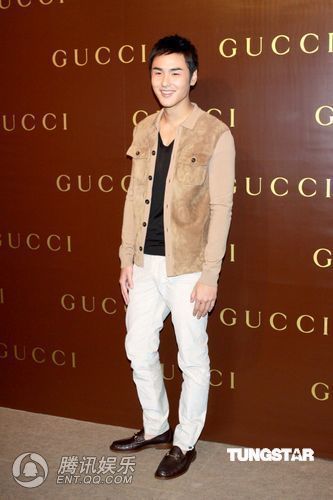 刘嘉玲黑色露背礼裙现身 郭富城略显臃肿【图】