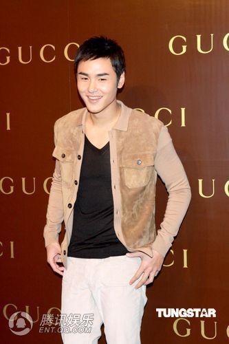 刘嘉玲黑色露背礼裙现身 郭富城略显臃肿【图】