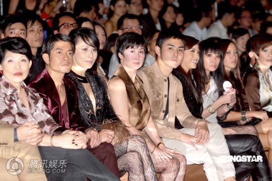 刘嘉玲黑色露背礼裙现身 郭富城略显臃肿【图】