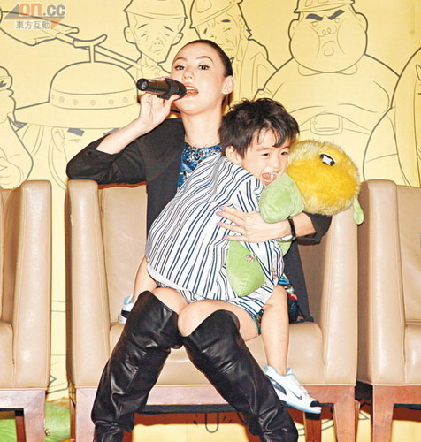 张柏芝做“跟班夫人” 谢霆锋生日天天煮大餐【图】