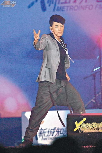 容祖儿带腰伤献唱 林峰大方回应负面新闻【图】