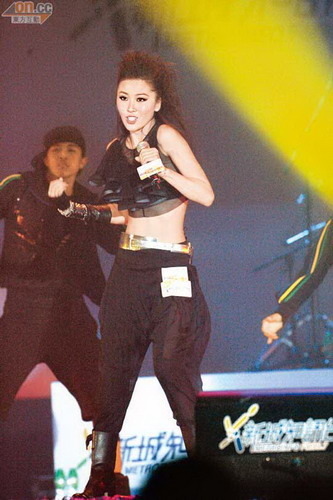 容祖儿带腰伤献唱 林峰大方回应负面新闻【图】