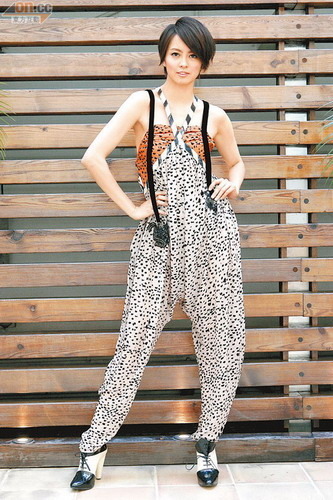 梁咏琪拍休闲写真 否认寂寞不想结婚【图】