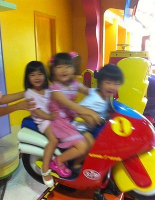 小s晒素颜自拍照 携女游玩享天伦之乐【图】