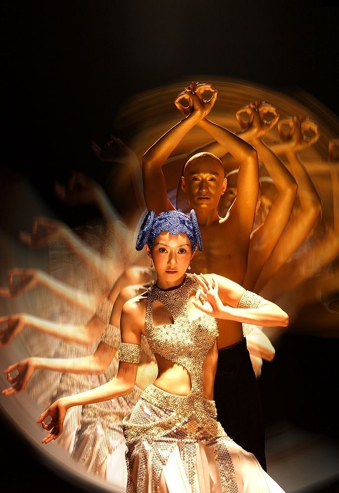 高清:谁是萨顶顶?_腾讯·大渝网