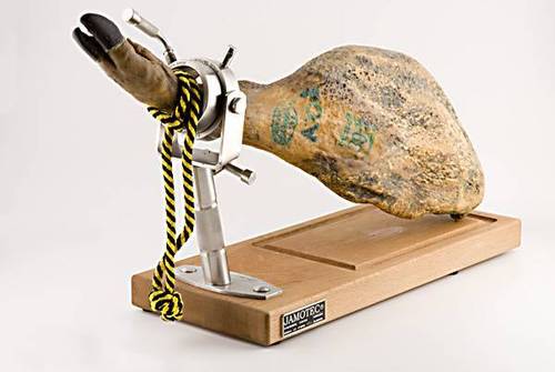 组图:揭秘全球最贵火腿制作过程