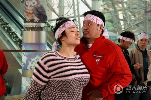 组图:廖碧儿《72家租客》扮丑 造型惊爆全场