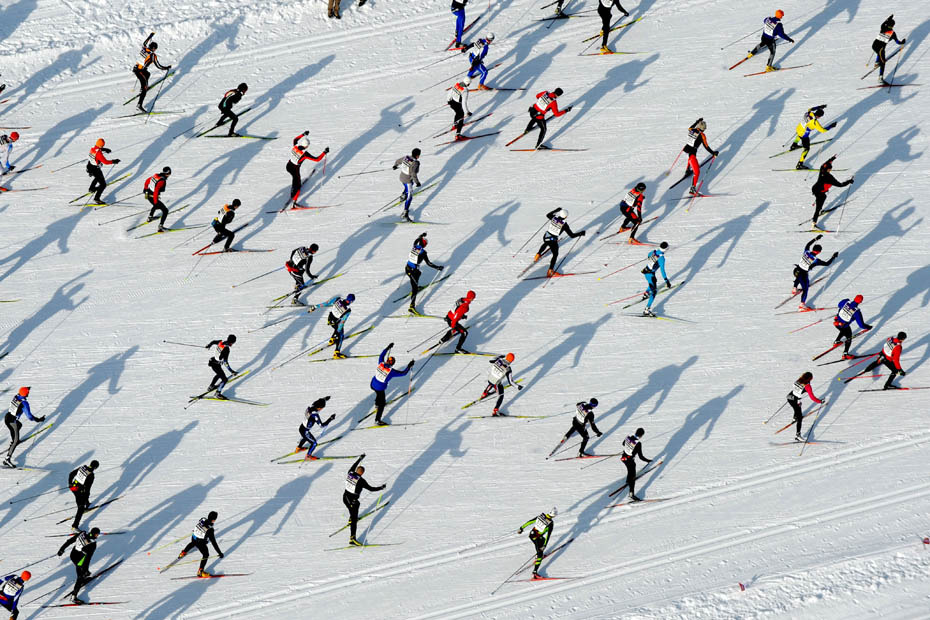 高清图:阿尔卑斯山举办越野滑雪大赛