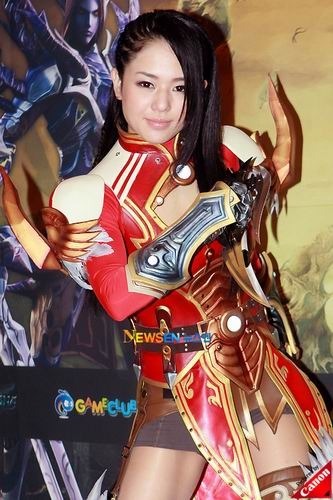 组图: 苍井空最新 代言《Dragona》COS装出镜