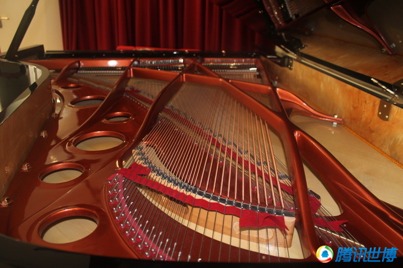 高清:四踏板钢琴亮相 将落户中国音乐院校