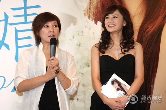 王婧北京签售写真集 老板李静助阵大爆八卦【图】