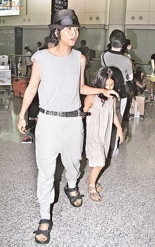 陈奕迅关暖港人 爱战胜一切传播鼓励信息【图】