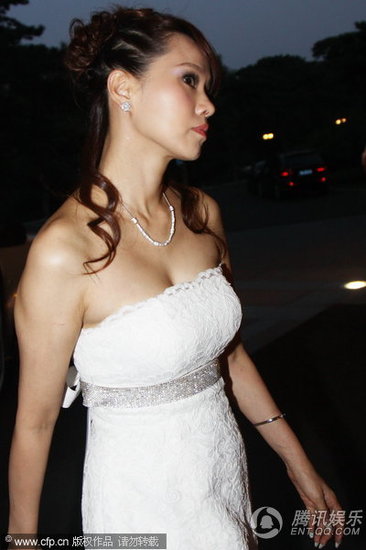 海清留梨花头变可爱女人 伊能静低胸装挤出深沟【图】