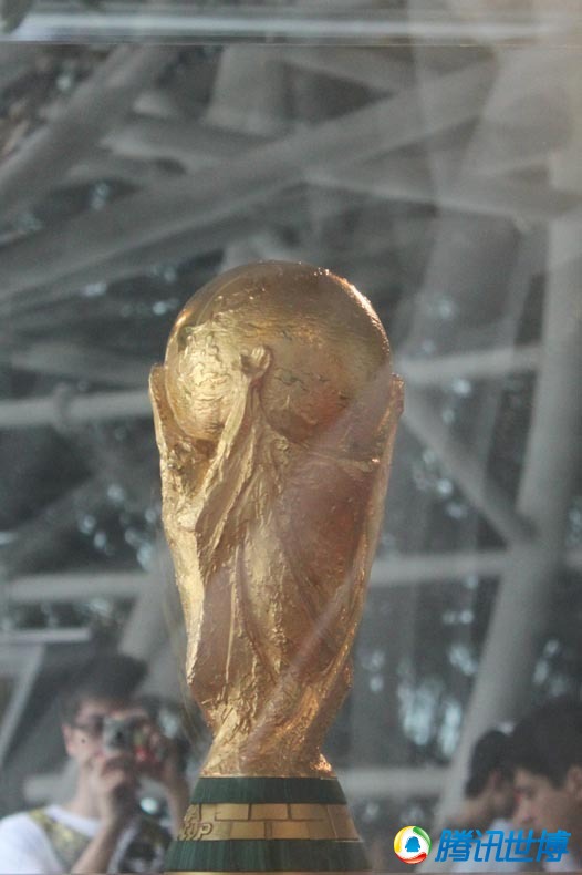 高清:大力神杯闪耀世博 庆西班牙国家馆日