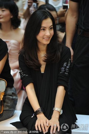 张柏芝将爱子“lucas”随身戴 低调亮相不受访【图】