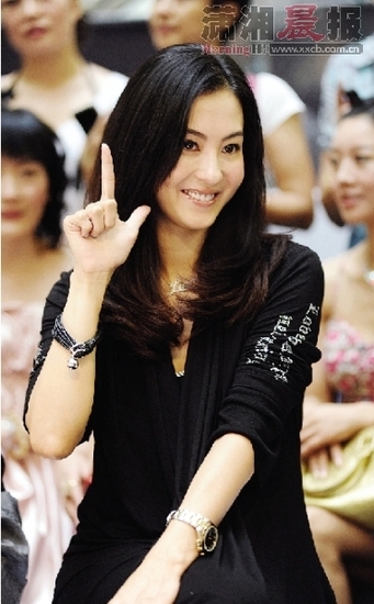 张柏芝将爱子“lucas”随身戴 低调亮相不受访【图】