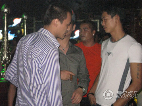 邓建国签约演员闹酒吧 泰国拳王被警方暂扣【图】