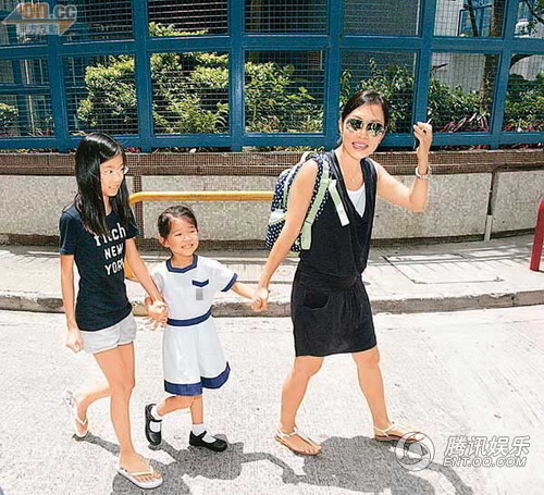 陈奕迅黑脸送康堤上学 开学日各星出动相陪子女【图】