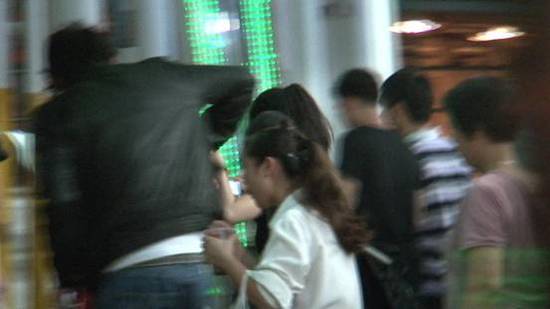 张含韵袁野台上深情对唱 台下牵手夜游鼓浪屿【图】