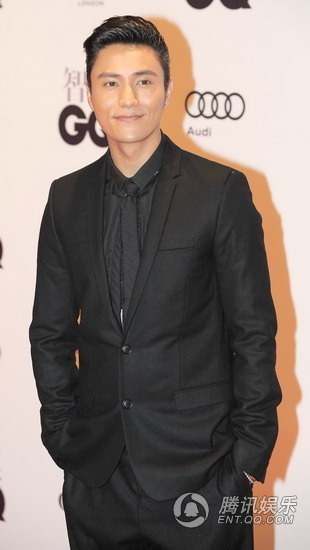 钟欣桐不敢拼露玩性感 董洁潘粤明十指紧扣【图】