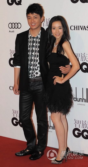 钟欣桐不敢拼露玩性感 董洁潘粤明十指紧扣【图】