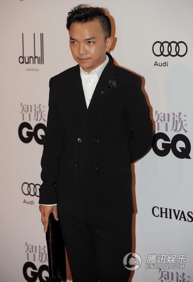 钟欣桐不敢拼露玩性感 董洁潘粤明十指紧扣【图】