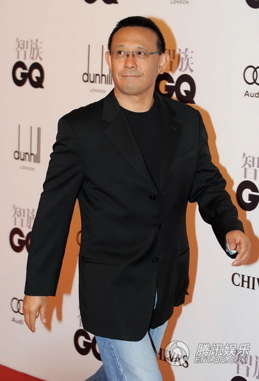 钟欣桐不敢拼露玩性感 董洁潘粤明十指紧扣【图】