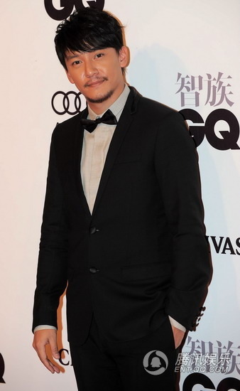 钟欣桐不敢拼露玩性感 董洁潘粤明十指紧扣【图】