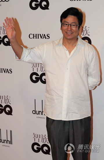 钟欣桐不敢拼露玩性感 董洁潘粤明十指紧扣【图】