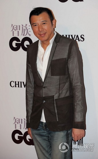 钟欣桐不敢拼露玩性感 董洁潘粤明十指紧扣【图】