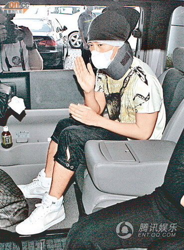 林峰出院戴颈箍闪电复工 黄宗泽叹同病相怜【图】