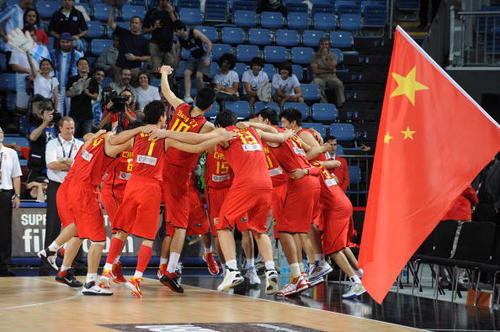 组图:中国队模仿新西兰跳赛前战舞 难换晋级_