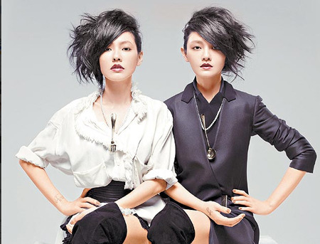 大小s变身时尚“恶魔” 穿豹纹比拼野性【图】