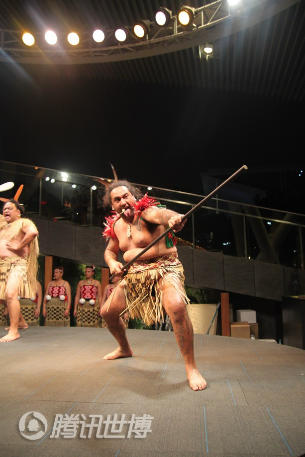 高清:新西兰土著毛利人 彪悍战舞展原始风情