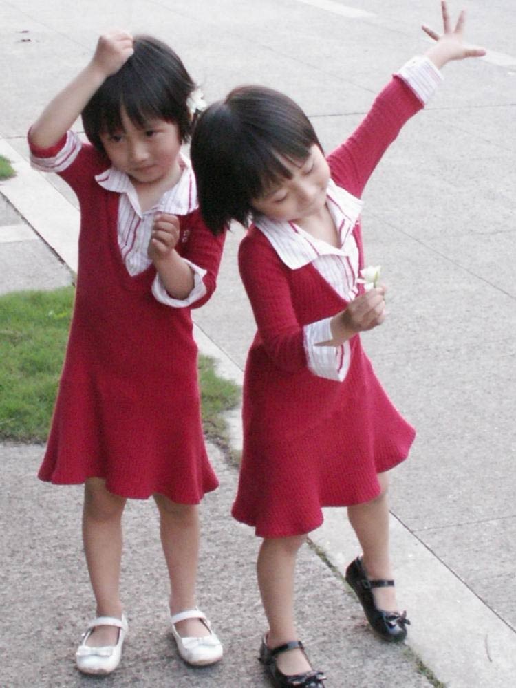 组图:<em>亲亲双胞胎姐妹</em>_新闻_腾讯网