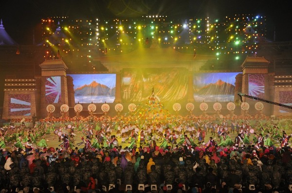 康巴艺术节唱响香格里拉 800万网友观看晚会