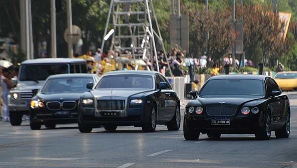 组图:全国最牛豪车一条街 北京金宝街_汽车玩